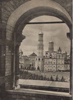 Goncsarova, A. A., Gorgyejev, N. V., Tarmakovszkij, A. A. - A Moszkvai Kreml (orosz) Goncsarova, A. A., Gorgyejev, N. V., Tarmakovszkij, A. A. - A Moszkvai Kreml (orosz), Moszkva 1958 antikvár könyv