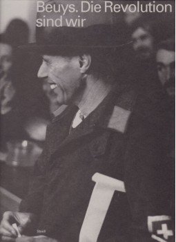 Eugen Blume, Catherine Nichols - Beuys. Die Revolution sind wir Eugen Blume, Catherine Nichols - Beuys. Die Revolution sind wir, 2008 antikvár könyv