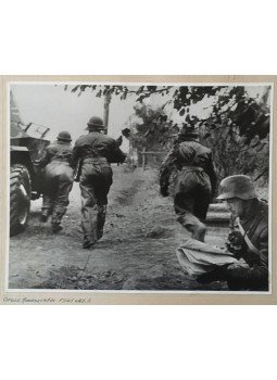  - 1941. október 5-én készült 1db katonai fotó,  1941 antikvár könyv