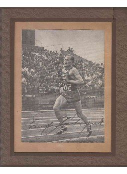  - Emil Zátopek (1922–2000) négyszeres olimpiai és háromszoros Európa-bajnok cseh hosszútávfutó egészalakos portréja, a sportoló aláírásával (fotó),  0 antikvár könyv