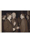 Farkas Tibor (fotó) - Kádár János kezet fog Beresztóczy Miklós címzetes préposttal (1960)
