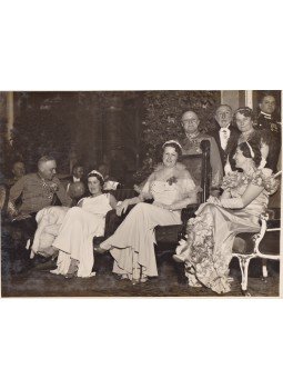  - A XII. Vitézi bál védnök hölgyei, vezérkari tisztek társaságában (Vigadó, 1934. február), Budapest 1934 antikvár könyv