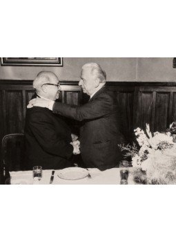  - Kisfaludi Strobl Zsigmond szobrászművész a Fészek klubban (1964), Budapest 1964 antikvár könyv
