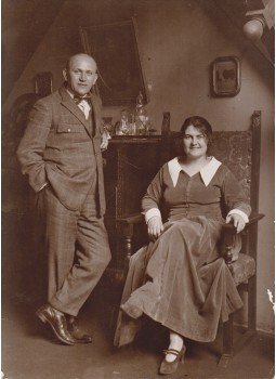  - Szüle Péter egész alakos portréja felesége társaságában (1924), Budapest 1924 antikvár könyv