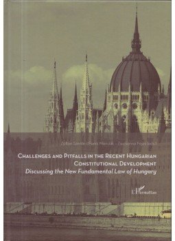Szente Zoltán, Mandák Fanni, Fejes Zsuzsanna - Challenges and pitfalls in the recent hungarian constitutional development Szente Zoltán, Mandák Fanni, Fejes Zsuzsanna - Challenges and pitfalls in the recent hungarian constitutional development, Párizs 2015 antikvár könyv