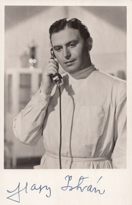 - Nagy István színész aláírt portréja (1942) - Nagy István színész aláírt portréja (1942), Budapest 1942 antikvár könyv