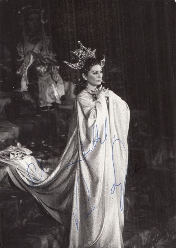  - Sass Sylvia dedikált portréja Turandot szerepében (1983), Budapest 1983 antikvár könyv
