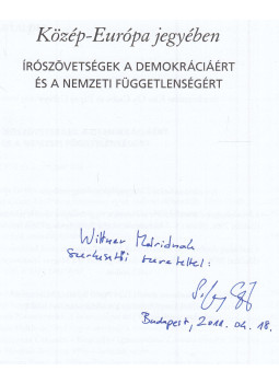 Pápay György , Kiss Gy. Csaba - Közép-Európa jegyében (dedikált), Budapest 2011 antikvár könyv