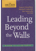 Frances Hesselbein,Marshall Goldsmith ,Iain Somerville - Leading Beyond the Walls