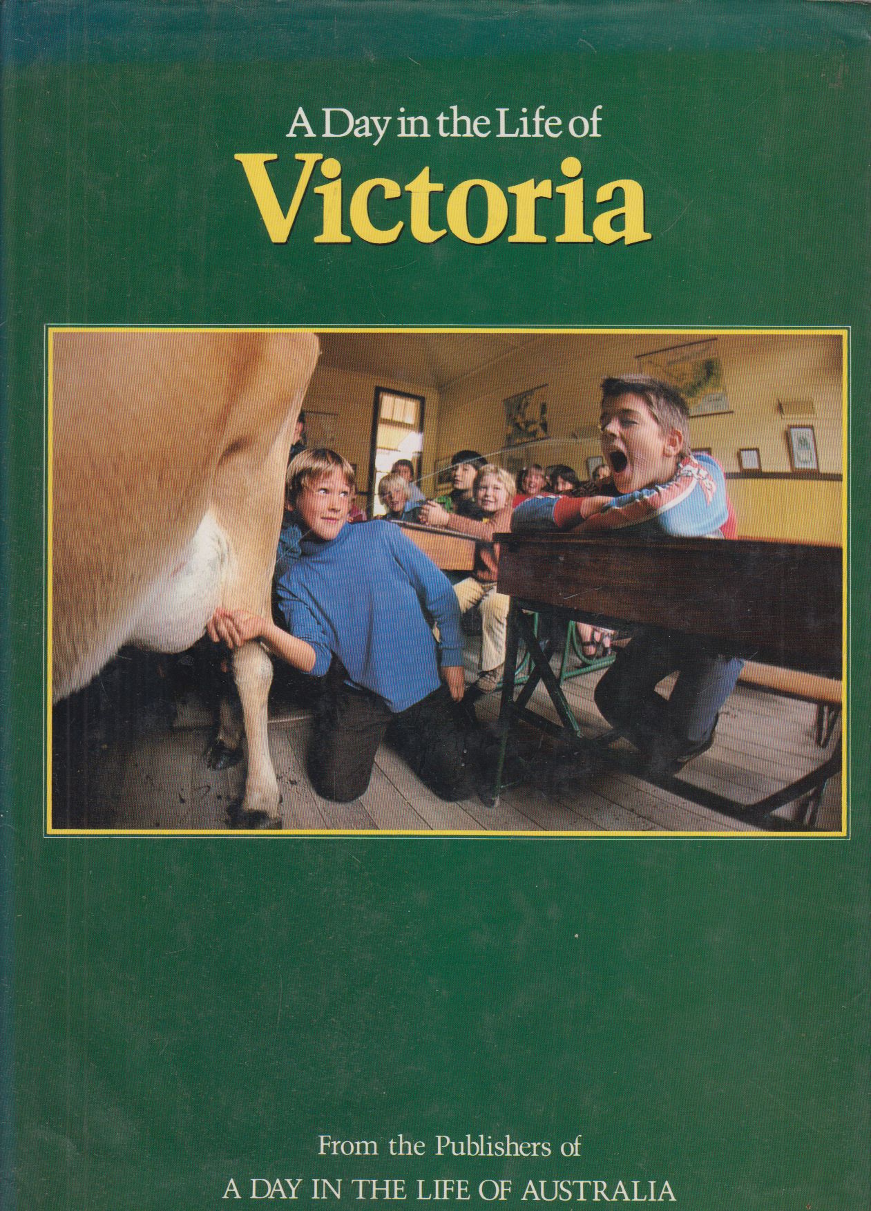 - A Day in the Life of Victoria - A Day in the Life of Victoria, Sydney 0 antikvár könyv